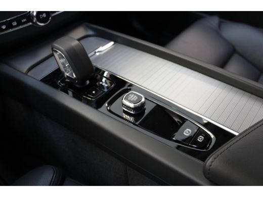 Volvo  XC60 Volvo T6 350PK AWD Plus Dark | Trekhaak | Gelamineerd Glas | Adapt Led | Alarm ActivLease financial lease
