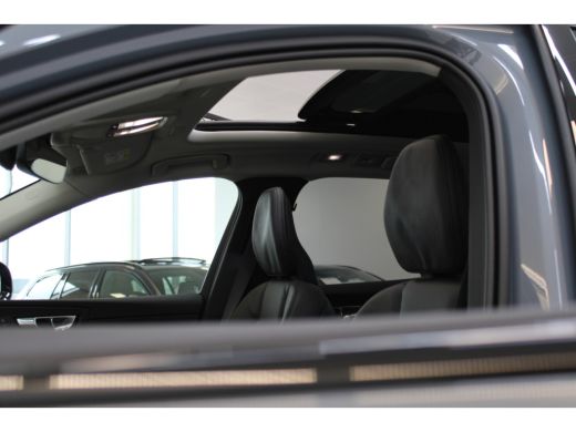 Volvo  XC60 Volvo T6 350PK AWD Plus Dark | Trekhaak | Gelamineerd Glas | Adapt Led | Alarm ActivLease financial lease