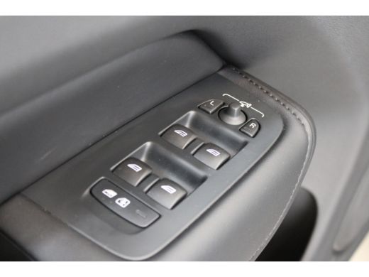 Volvo  XC60 Volvo T6 350PK AWD Plus Dark | Trekhaak | Gelamineerd Glas | Adapt Led | Alarm ActivLease financial lease