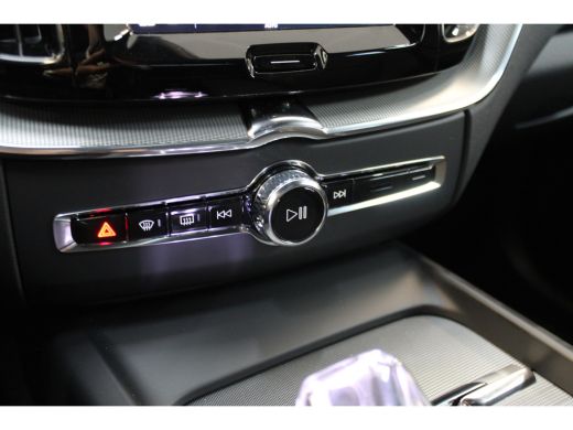 Volvo  XC60 Volvo T6 350PK AWD Plus Dark | Trekhaak | Gelamineerd Glas | Adapt LED | All Season ActivLease financial lease