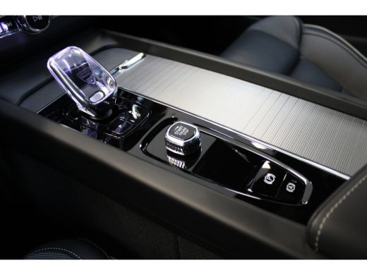 Volvo  XC60 Volvo T6 350PK AWD Plus Dark | Trekhaak | Gelamineerd Glas | Adapt LED | All Season ActivLease financial lease