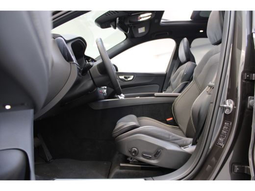 Volvo  XC60 Volvo T6 350PK AWD Plus Dark | Trekhaak | Gelamineerd Glas | Adapt LED | All Season ActivLease financial lease