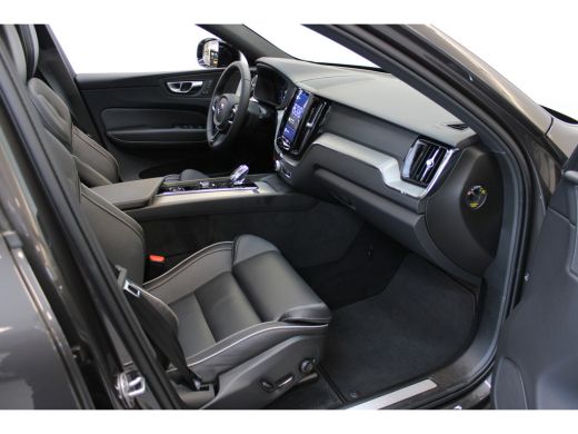 Volvo  XC60 Volvo T6 350PK AWD Plus Dark | Trekhaak | Gelamineerd Glas | Adapt LED | All Season ActivLease financial lease