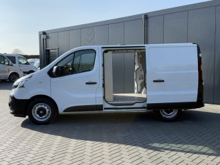 Renault Trafic 2.0 dCi 120 PK / L1H1 / 1e EIG. / 2x SCHUIFDEUR / TREKHAAK / AIRCO / CRUISE
