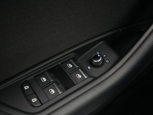Audi A4 Avant 35 TFSI Business Edition Navigatie PDC Carplay Virtual Cockpit DAB 4 ActivLease financial lease