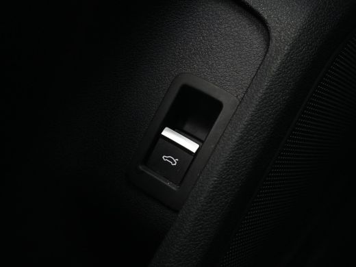 Audi A4 Avant 35 TFSI Business Edition Navigatie PDC Carplay Virtual Cockpit DAB 4 ActivLease financial lease