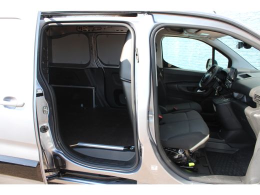 Opel Combo Opel 1.5 BlueHDi 130 S&S L1 | Automaat | Navigatie | Camera | 3-Zits | Lichtmetaal | ActivLease financial lease