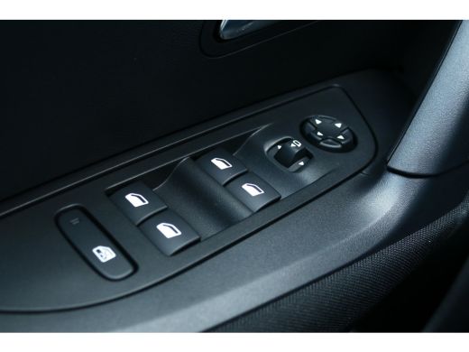 Peugeot 2008 Peugeot Active / NAVI / LED / CLIMA / PDC / CAMERA / BLUETOOTH / CRUISECONTROL / VOORRAAD / DIREC... ActivLease financial lease