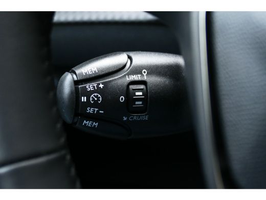Peugeot 2008 Peugeot Active / NAVI / LED / CLIMA / PDC / CAMERA / BLUETOOTH / CRUISECONTROL / VOORRAAD / DIREC... ActivLease financial lease