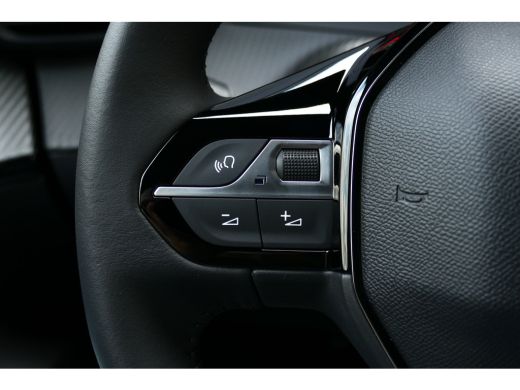Peugeot 2008 Peugeot Active / NAVI / LED / CLIMA / PDC / CAMERA / BLUETOOTH / CRUISECONTROL / VOORRAAD / DIREC... ActivLease financial lease