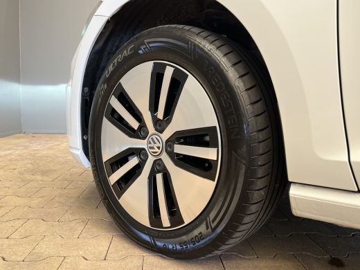 Volkswagen e-Golf Volkswagen E-DITION | Airco (automatisch) | Boordcomputer | LED dagrijverlichting ActivLease financial lease