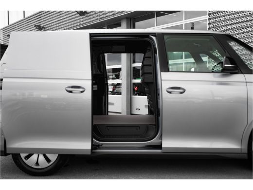 Volkswagen ID. Buzz | 2024 | Dubbele Schuifdeur | Achterdeuren | IQ Light | Trekhaak | Bijrijdersbank ActivLease financial lease