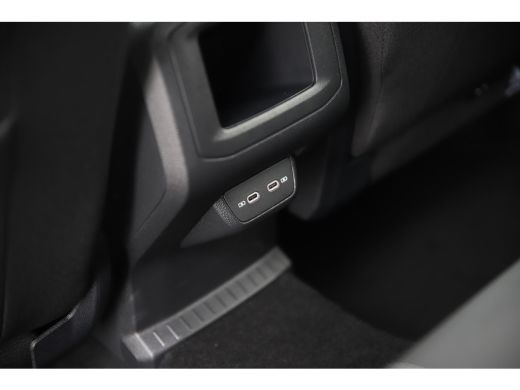Volkswagen T-Cross Volkswagen R-Line Inclusief € 2000,- inruilvoordeel | 'App-Connect' draadloze smartphone integrat... ActivLease financial lease