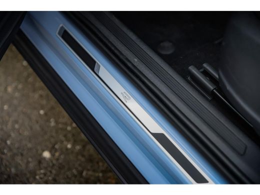 Volkswagen T-Cross Volkswagen R-Line Inclusief € 2000,- inruilvoordeel | 'App-Connect' draadloze smartphone integrat... ActivLease financial lease