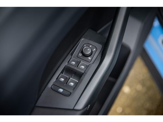 Volkswagen T-Cross Volkswagen R-Line Inclusief € 2000,- inruilvoordeel | 'App-Connect' draadloze smartphone integrat... ActivLease financial lease
