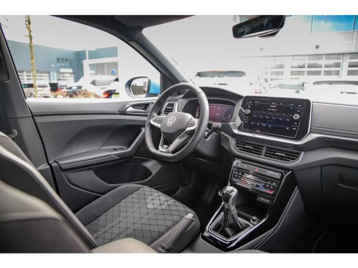 Volkswagen T-Cross Volkswagen R-Line Inclusief € 2000,- inruilvoordeel | 'App-Connect' draadloze smartphone integrat... ActivLease financial lease