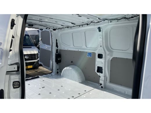 Volkswagen Transporter BPM VRIJ | L2 | 2.0 TDI 112PK | Life | Airco | Trekhaak | Camera | App Connect | Keyless start | ... ActivLease financial lease