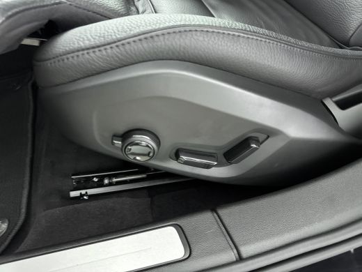 Volvo  V60 Volvo T6 Plug-in hybrid 350PK AWD Plus Dark | Blis | Keyless Entry | 19'' | Getint Glas | Stoel +... ActivLease financial lease
