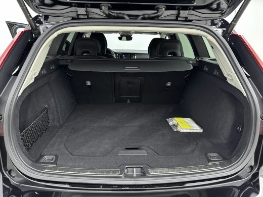 Volvo  V60 Volvo T6 Plug-in hybrid 350PK AWD Plus Dark | Blis | Keyless Entry | 19'' | Getint Glas | Stoel +... ActivLease financial lease