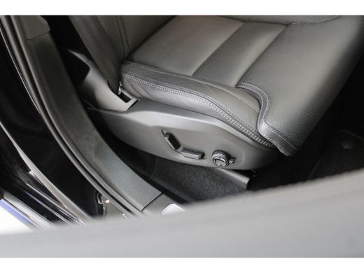 Volvo  XC90 Volvo T8 455PK Ultra Dark | Full Options! | Massage | Luchtvering | B&W Audio | Trekhaak | Gelam ... ActivLease financial lease