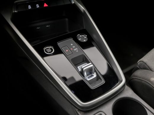 Audi A3 Limousine 30 TFSI Business Sport Automaat (APPLE CARPLAY, GROOT NAVI, CAMERA, GETINT GLAS, DYNAMI... ActivLease financial lease