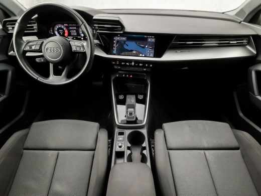 Audi A3 Limousine 30 TFSI Business Sport Automaat (APPLE CARPLAY, GROOT NAVI, CAMERA, GETINT GLAS, DYNAMI... ActivLease financial lease