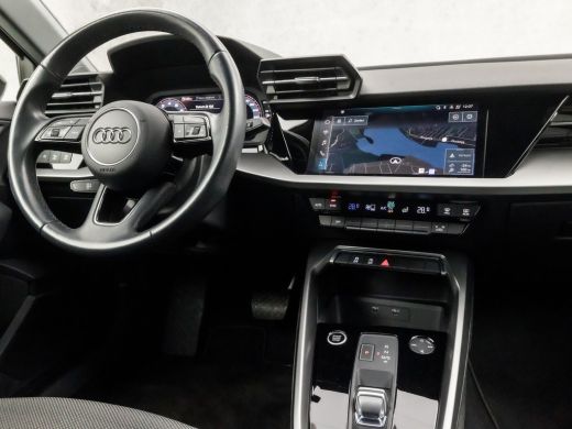 Audi A3 Limousine 30 TFSI Business Sport Automaat (APPLE CARPLAY, GROOT NAVI, CAMERA, GETINT GLAS, DYNAMI... ActivLease financial lease