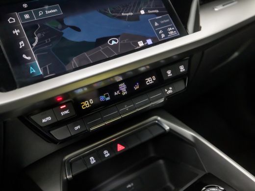 Audi A3 Limousine 30 TFSI Business Sport Automaat (APPLE CARPLAY, GROOT NAVI, CAMERA, GETINT GLAS, DYNAMI... ActivLease financial lease