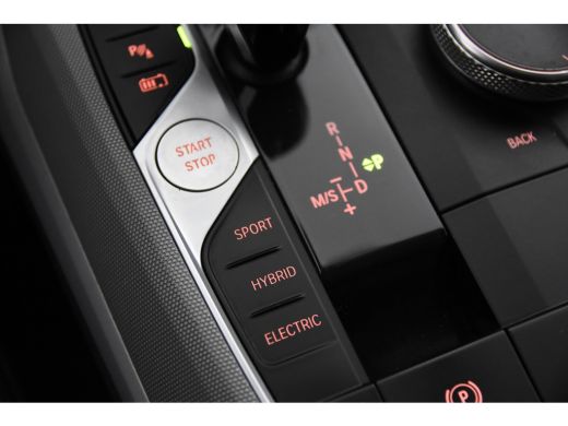 BMW 3-serie 330e Edition Plus *1ste Eigenaar*Navigatie*Leer* ActivLease financial lease