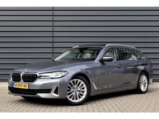 BMW 5 Serie Touring 530e High Executive Luxury Line | Panoramadak | Trekhaak wegklapbaar | Laser Light | Mass...