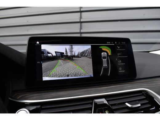 BMW 5 Serie Touring 530e High Executive Luxury Line | Panoramadak | Trekhaak wegklapbaar | Laser Light | Mass... ActivLease financial lease