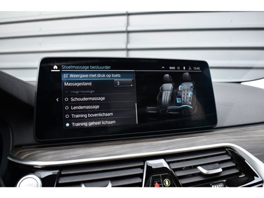 BMW 5 Serie Touring 530e High Executive Luxury Line | Panoramadak | Trekhaak wegklapbaar | Laser Light | Mass... ActivLease financial lease