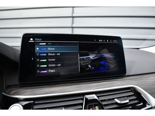 BMW 5 Serie Touring 530e High Executive Luxury Line | Panoramadak | Trekhaak wegklapbaar | Laser Light | Mass... ActivLease financial lease