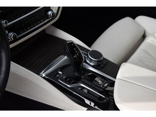 BMW 5 Serie Touring 530e High Executive Luxury Line | Panoramadak | Trekhaak wegklapbaar | Laser Light | Mass... ActivLease financial lease