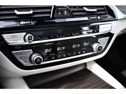 BMW 5 Serie Touring 530e High Executive Luxury Line | Panoramadak | Trekhaak wegklapbaar | Laser Light | Mass... ActivLease financial lease