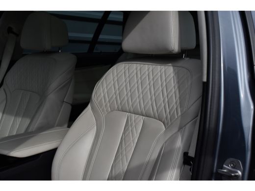 BMW 5 Serie Touring 530e High Executive Luxury Line | Panoramadak | Trekhaak wegklapbaar | Laser Light | Mass... ActivLease financial lease