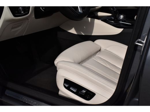 BMW 5 Serie Touring 530e High Executive Luxury Line | Panoramadak | Trekhaak wegklapbaar | Laser Light | Mass... ActivLease financial lease
