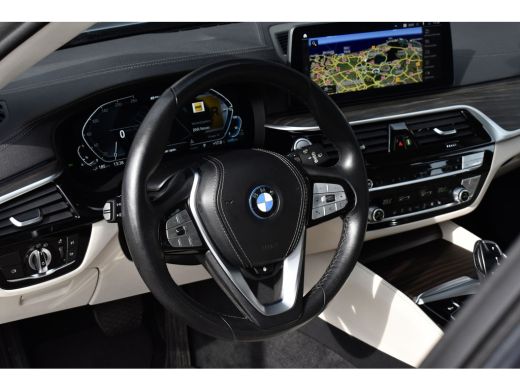 BMW 5 Serie Touring 530e High Executive Luxury Line | Panoramadak | Trekhaak wegklapbaar | Laser Light | Mass... ActivLease financial lease