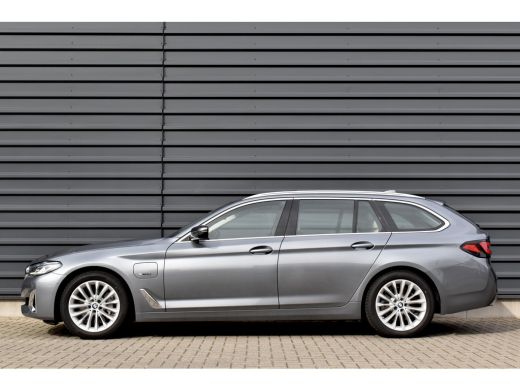 BMW 5 Serie Touring 530e High Executive Luxury Line | Panoramadak | Trekhaak wegklapbaar | Laser Light | Mass... ActivLease financial lease