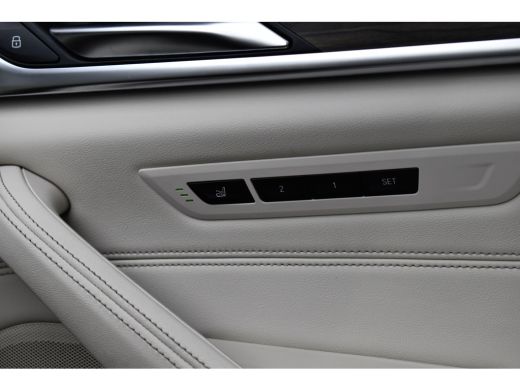 BMW 5 Serie Touring 530e High Executive Luxury Line | Panoramadak | Trekhaak wegklapbaar | Laser Light | Mass... ActivLease financial lease