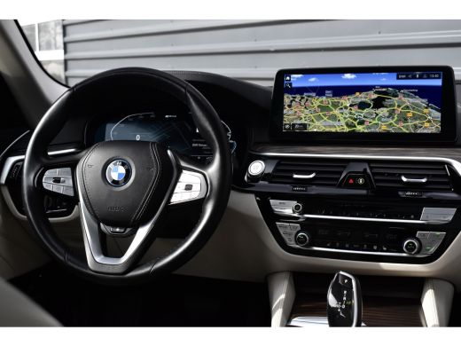 BMW 5 Serie Touring 530e High Executive Luxury Line | Panoramadak | Trekhaak wegklapbaar | Laser Light | Mass... ActivLease financial lease