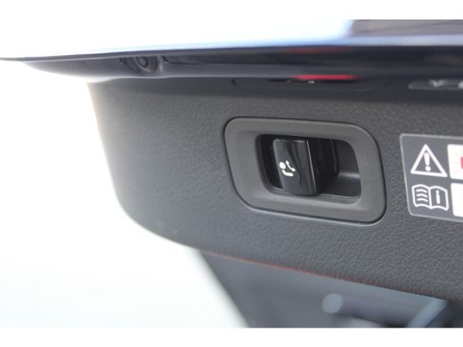 Mercedes C-Klasse Estate 180 Luxury Line | Lichtmetalen velgen 18" | Navigatiesysteem full map + hard disk | Trekhaak ActivLease financial lease