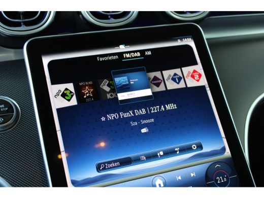 Mercedes C-Klasse Estate 180 Luxury Line | Lichtmetalen velgen 18" | Navigatiesysteem full map + hard disk | Trekhaak ActivLease financial lease