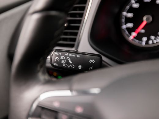 Seat León ST 1.0 TSI Style Ultimate Edition (APPLE CARPLAY, NAVIGATIE, CLIMATE, CAMERA, GETINT GLAS, SPORTSTOE... ActivLease financial lease