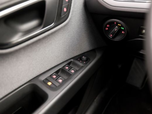 Seat León ST 1.0 TSI Style Ultimate Edition (APPLE CARPLAY, NAVIGATIE, CLIMATE, CAMERA, GETINT GLAS, SPORTSTOE... ActivLease financial lease