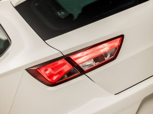Seat León ST 1.0 TSI Style Ultimate Edition (APPLE CARPLAY, NAVIGATIE, CLIMATE, CAMERA, GETINT GLAS, SPORTSTOE... ActivLease financial lease