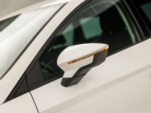 Seat León ST 1.0 TSI Style Ultimate Edition (APPLE CARPLAY, NAVIGATIE, CLIMATE, CAMERA, GETINT GLAS, SPORTSTOE... ActivLease financial lease