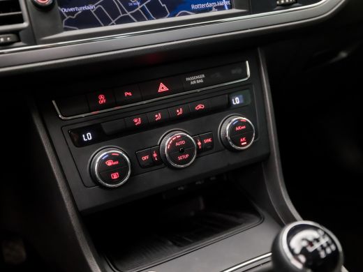 Seat León ST 1.0 TSI Style Ultimate Edition (APPLE CARPLAY, NAVIGATIE, CLIMATE, CAMERA, GETINT GLAS, SPORTSTOE... ActivLease financial lease