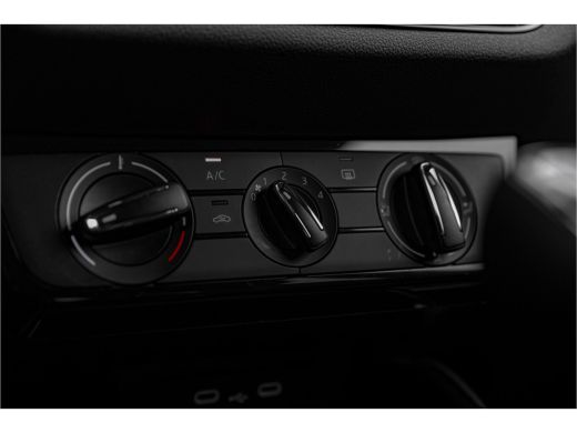 Skoda Fabia 1.0 Ambition | Carplay | Cruise control | Airco | Sensoren achter ActivLease financial lease