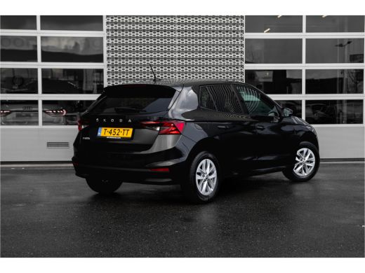 Skoda Fabia 1.0 Ambition | Carplay | Cruise control | Airco | Sensoren achter ActivLease financial lease